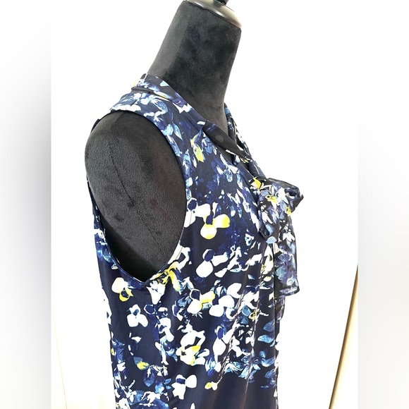 Ellen Tracy Blue Trellis Blossom Ink Tie Neck Top Sleeveless sz Large - Picture 3 of 14
